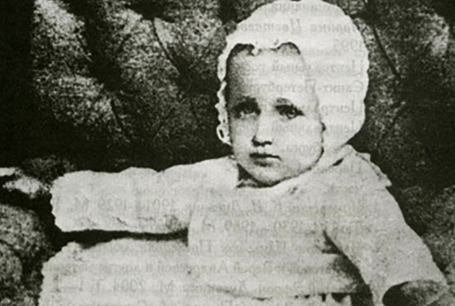 Анна Ахматова в раннем детстве