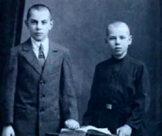 Георгий (справа) с братом Борисом