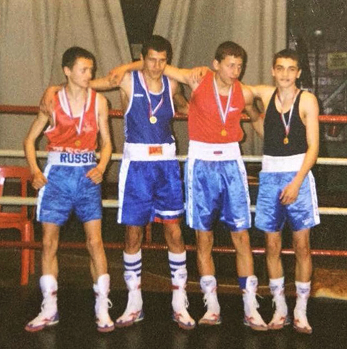 Сергей (второй слева) в 1999 году