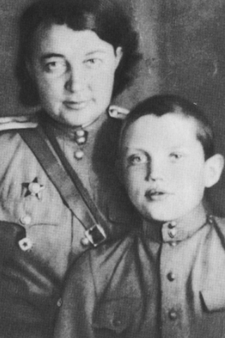 С мамой (1943)