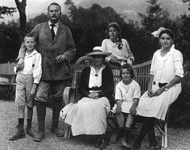 С семьей (1917 г.)