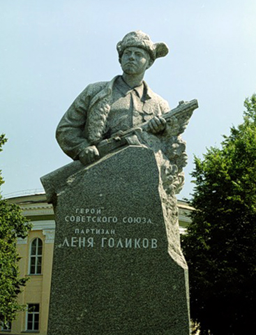 Памятник в Новгороде
