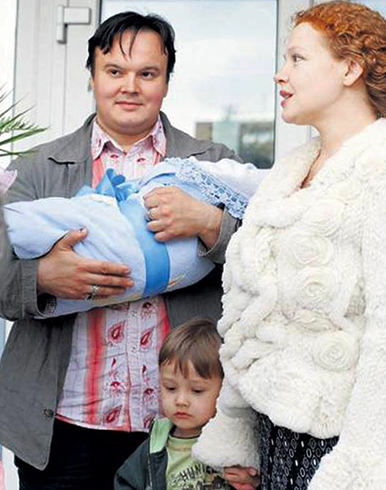 С первым мужем Сергеем Кулишенко и детьми