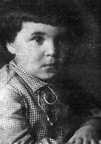 Майя Кристалинская в детстве