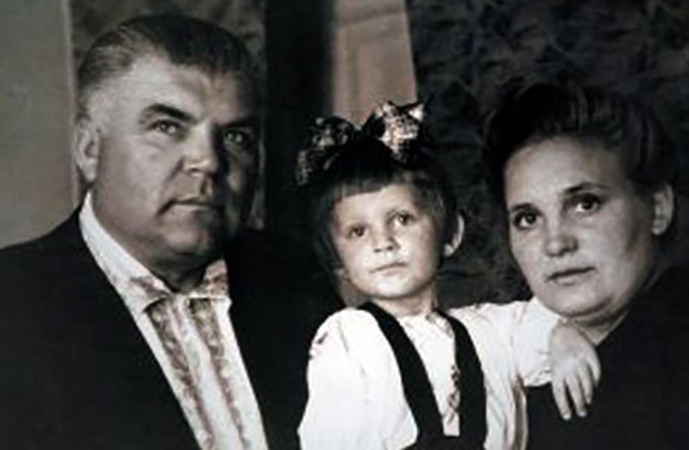 С женой Раисой и дочерью Натальей