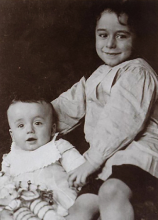 Жак-Ив Кусто в возрасте 1 года с братом Пьером