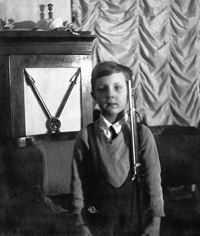 Илья Глазунов в детстве (1938)