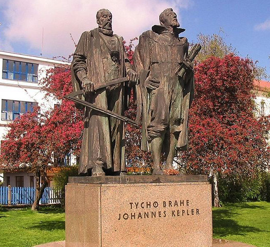 Памятник Тихо Браге и Яну Кеплеру в Праге