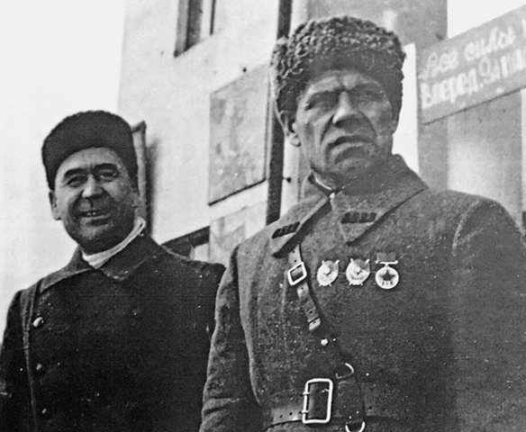 Рахим Ибрагимов и Минигали Шаймуратов на митинге. Уфа, март 1942 г.