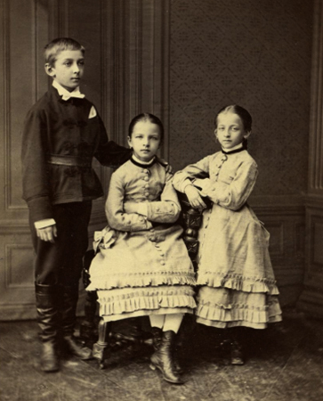 Петр Лебедев с сестрами Александрой и Верой