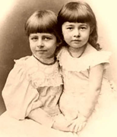 Дочери — Джоанна и Матильда