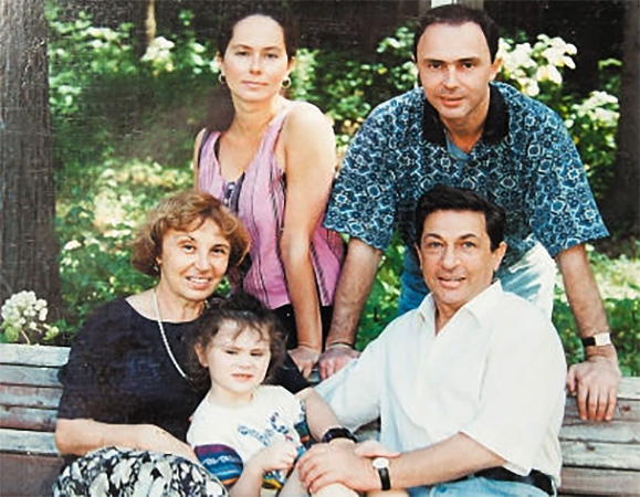 Игорь Кваша с женой Татьяна, внучкой Настей сыном Владимиром и его супругой Натальей