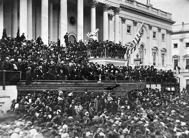 Вторая инаугурационная речь Линкольна в 1865 году в почти завершенном здании Капитолия