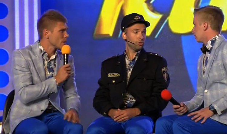 Александр Пташенчук (в центре) во время выступлений в КВН