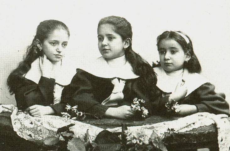 Сестры (слева-направо): Валли, Элли, Оттла