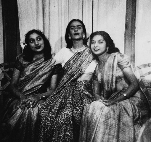 Кало (в центре), Наянтара Сахгал и Рита Дар (1947)