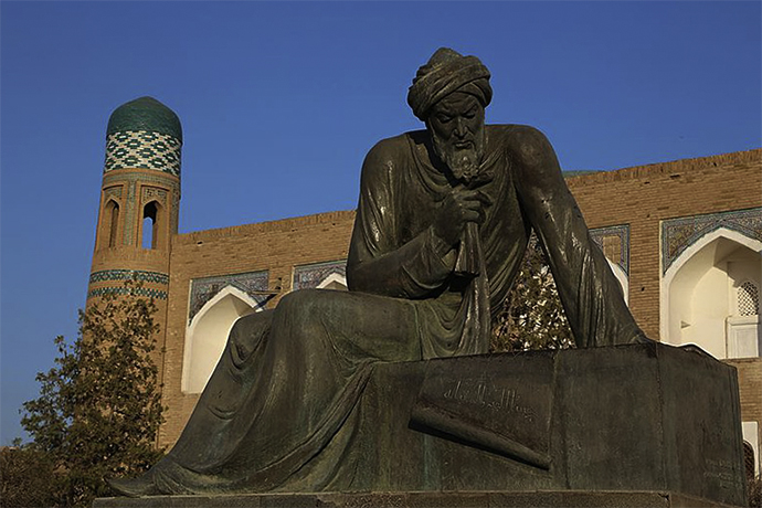 Статуя Аль-Хорезми в Узбекистане