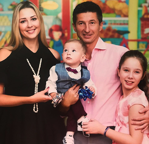 С женой Ольгой и детьми