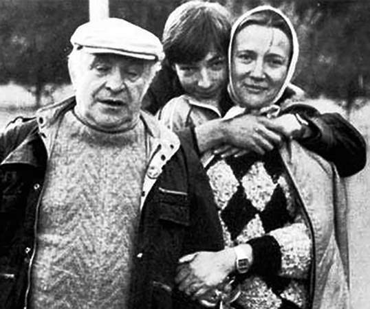С Роланом Быковым и сыном Павлом