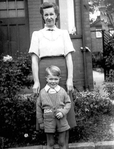 Дэвид Боуи с мамой