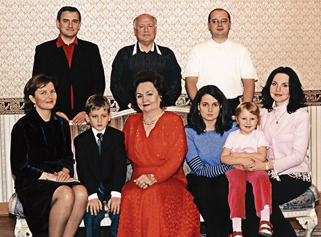Виктор Черномырдин с семьей