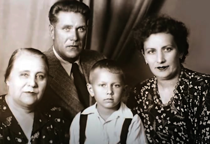 Владимир Качан с семьей в детстве