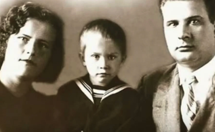 Валентина Талызина с родителями в детстве