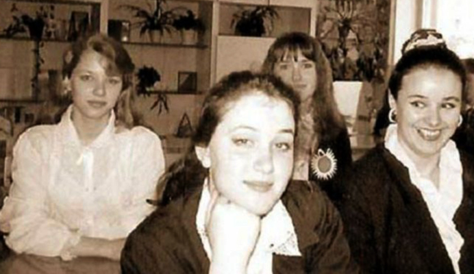 Оксана Федорова (справа) в школьные годы