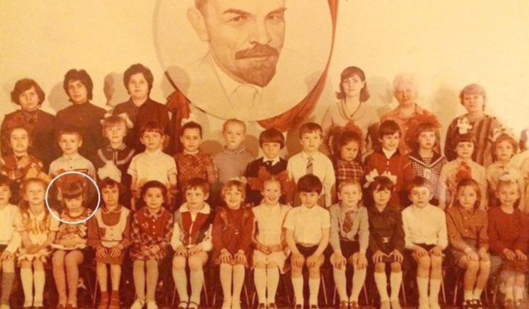 Екатерина Шульман в детстве. Нижний ряд, третья слева
