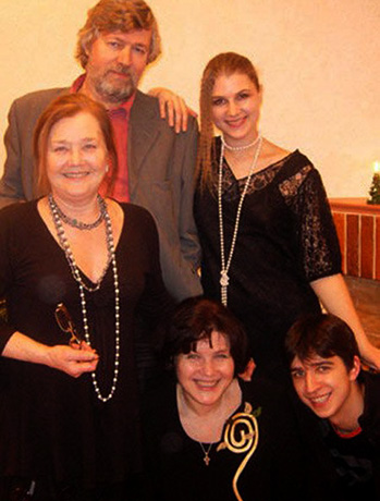 С дочерью Марьяной, Екатериной Васильевой, Жанной Прохоренко (внизу слева) и Кириллом Петровым