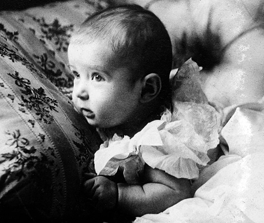 Алексей Николаевич в младенчестве (1904)