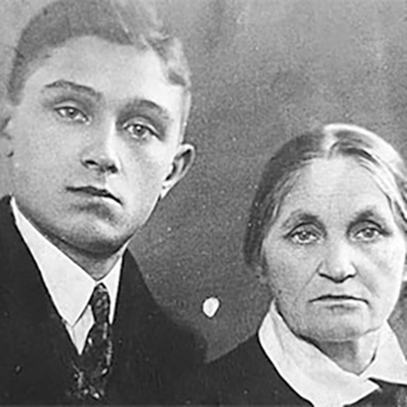 Павел Шубин с матерью
