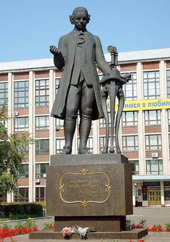Памятник Ивану Ползунову в Барнауле
