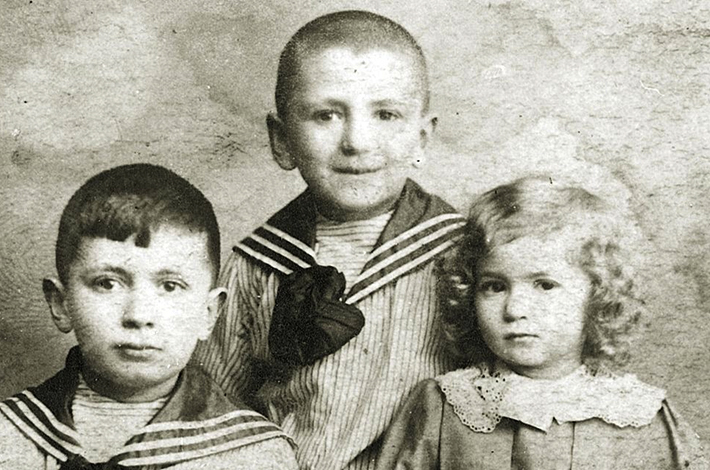 Виктор Франкл (слева) с сестрой и братом в детстве