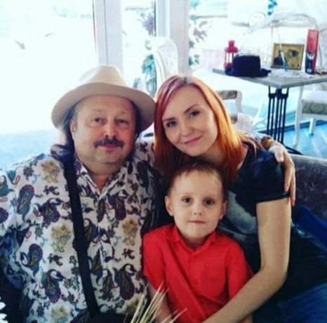 С дочерью Викторией и внуком Святославом