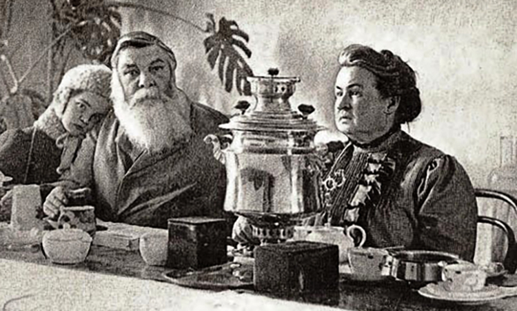 Иван Яковлев с женой Екатериной и дочерью Лидией