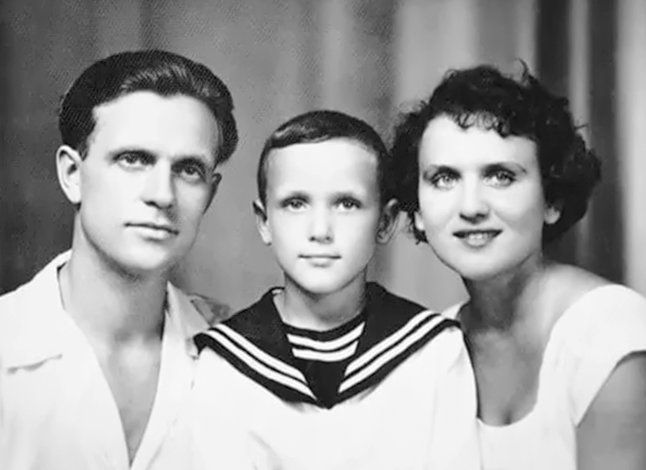 Николай Ерёменко-старший с женой Галиной и сыном Николаем