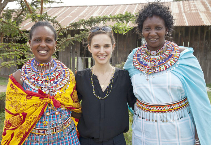 Натали Портман в Африке