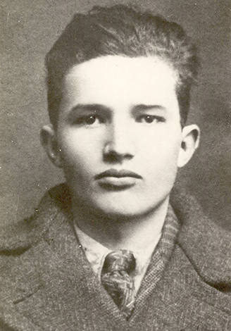 Николае Чаушеску в 18 лет во время ареста