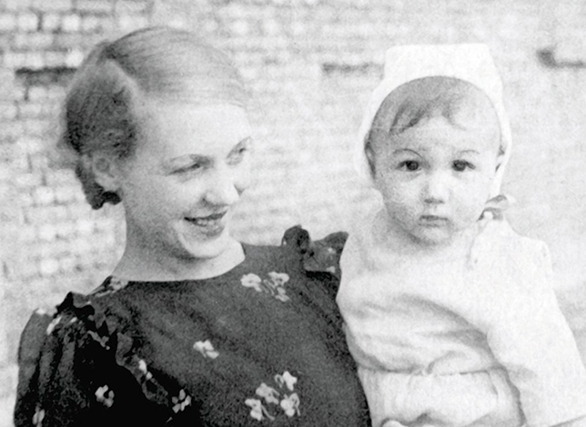 Артур Чилингаров с мамой в детстве