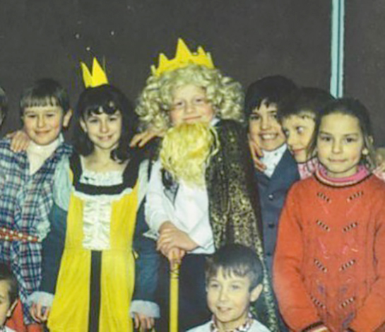 Виталий Салий (в центре) в детстве