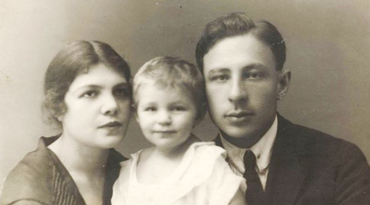 Зоя Богуславская с родителями в детстве