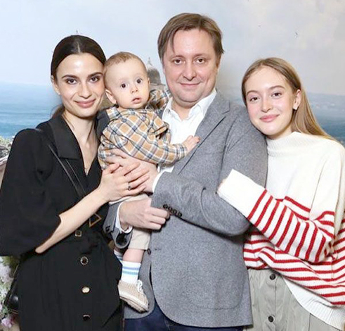 С женой Дарьей, сыном Александром и дочерью Натальей