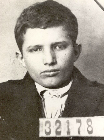 Николае Чаушеску в 15 лет во время первого ареста (1933)