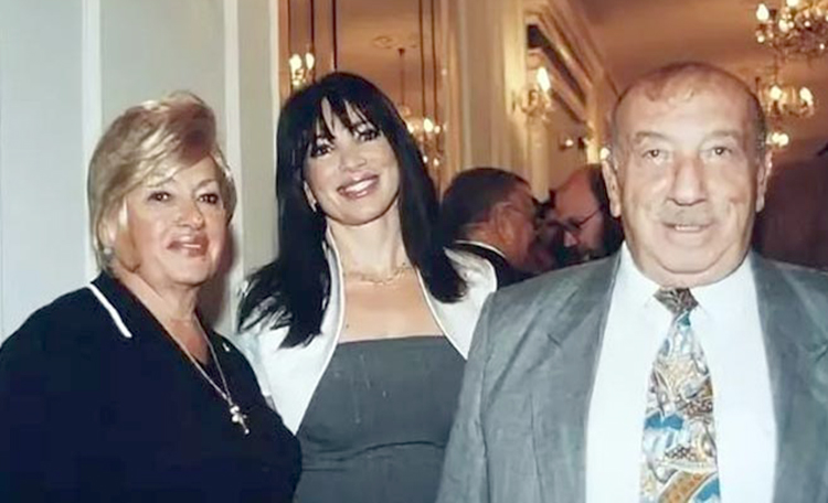 Наталья Дарьялова с родителями