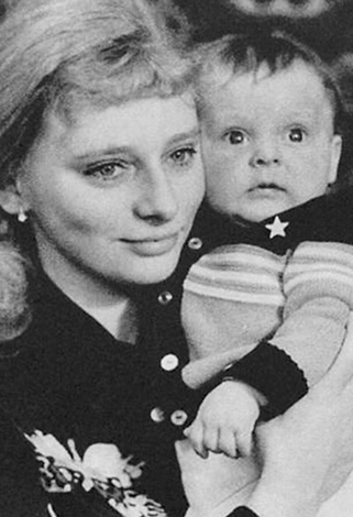 Марина Анисина с мамой в детстве