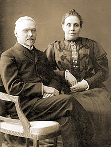 С женой Надеждой Николаевной (1915)