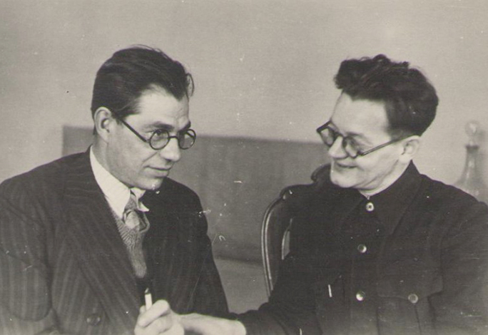 Н.И. Рыленков и Н.С. Новиков (редактор “Рабочего пути”). Смоленск. Конец 1940-ых.