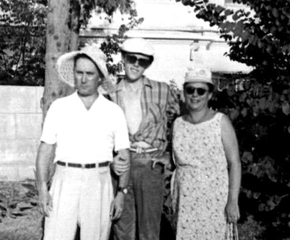 Григорий Явлинский с родителями (1972)