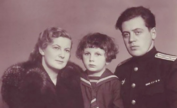 Михаил Веллер с родителями